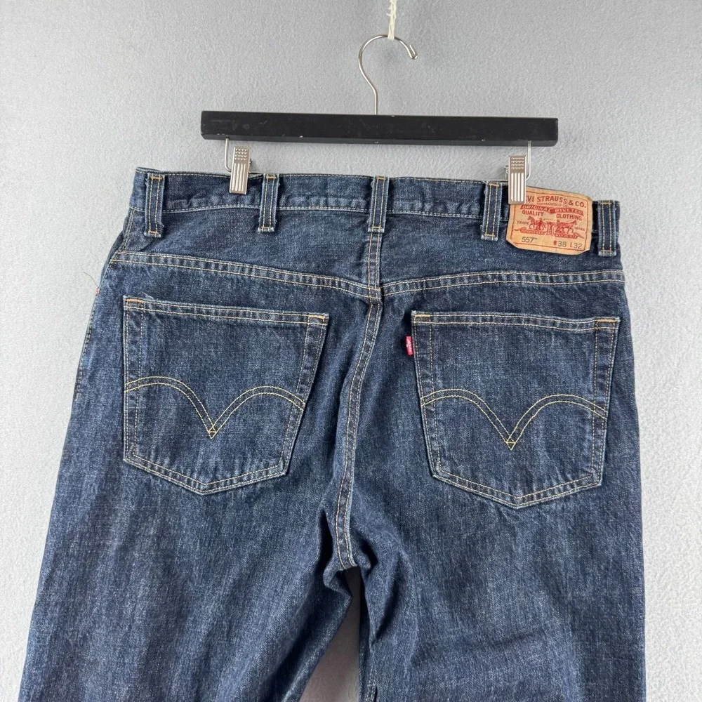 Levis Jeans Mens 38x32 Dark Blue Denim 557 Relaxed Bootcut VTG Y2K